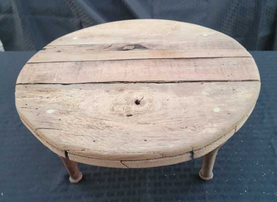 Wooden cake stand